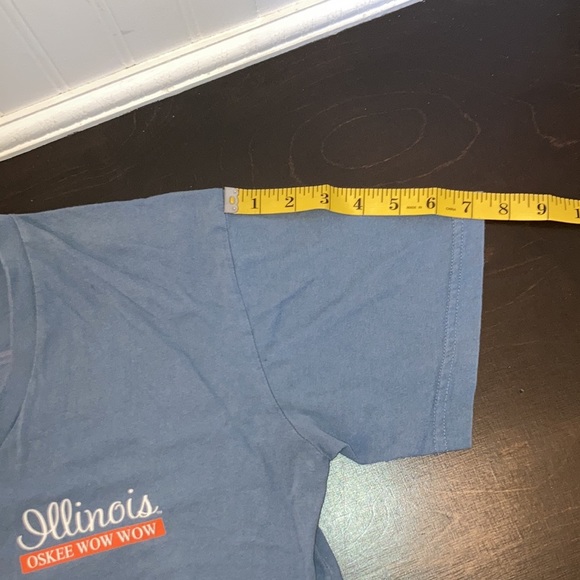 University of Illinois v neck Oskee wow wow tribal 100% cotton t shirt M - Picture 8 of 8